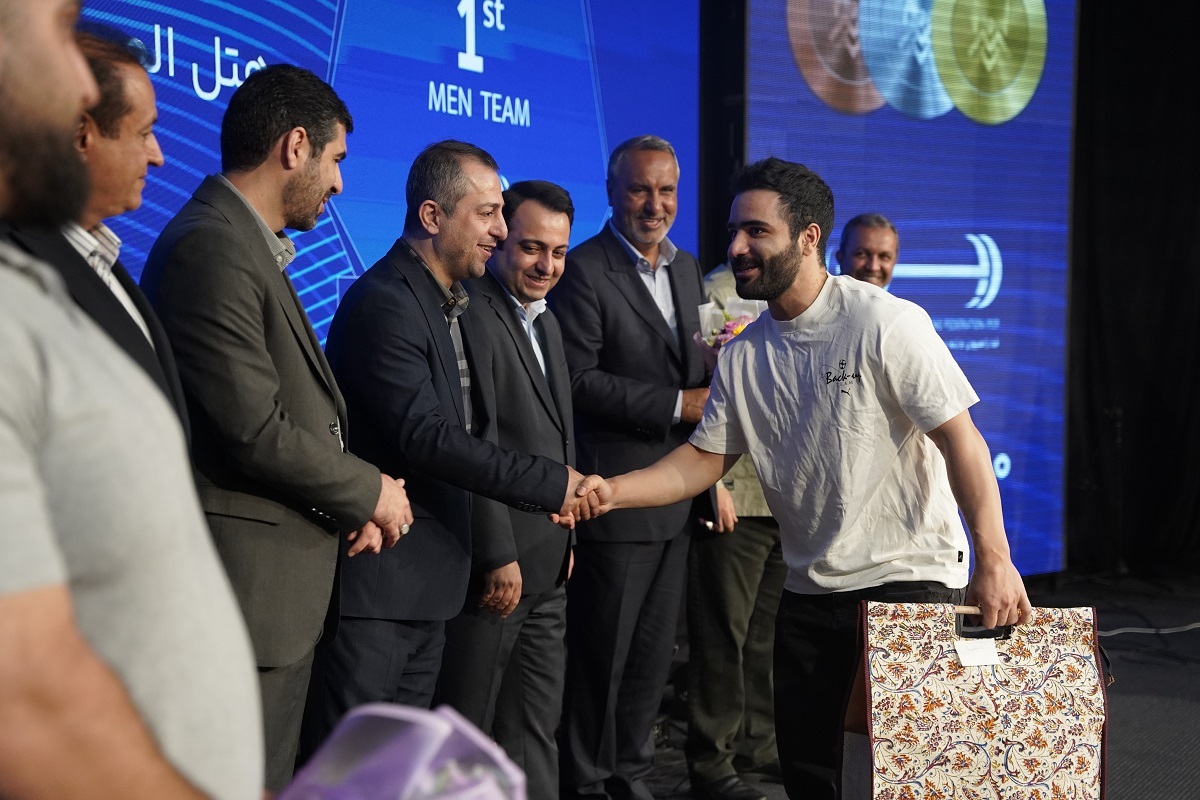تجلیل از قهرمانان تیم ملی وزنهبرداری در آیین ویژه بانک صادرات ایران / تأکید بر تداوم حمایت از قهرمانی، رفتار پهلوانی و اخلاق ورزشی تجلیل از قهرمانان تیم ملی وزنهبرداری در آیین ویژه بانک صادرات ایران / تأکید بر تداوم حمایت از قهرمانی، رفتار پهلوانی و اخلاق ورزشی