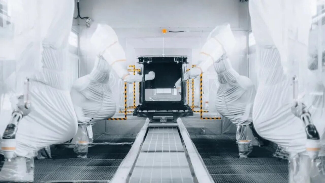 خط تولید اولین خودروی پرنده افتتاح شد + عکس