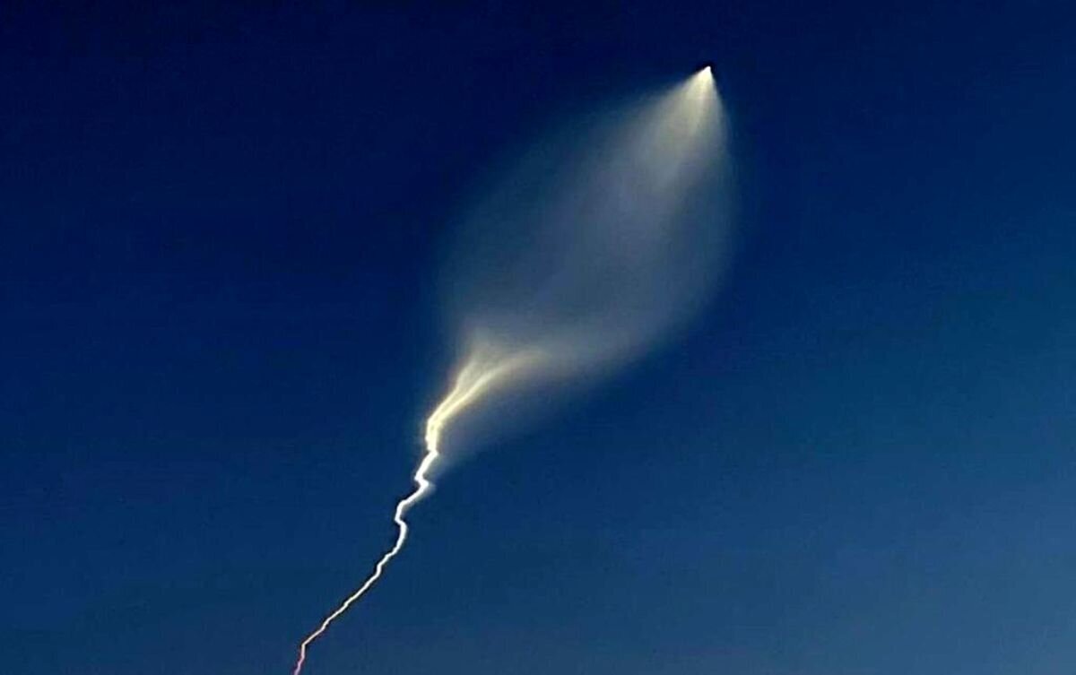 رونمایی از اولین موشک سوخت جامد ایران/ موشکی که دنیا را خیره کرد!  + عکس