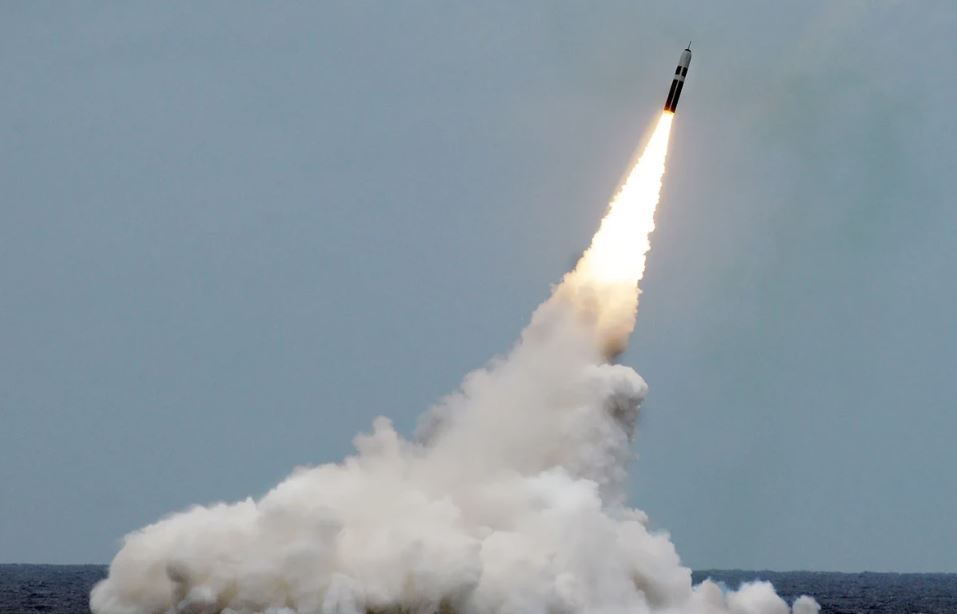 موشک بالستیک چیست؟ / تفاوت موشک کروز و بالستیک موشک بالستیک چیست؟ / تفاوت موشک کروز و بالستیک