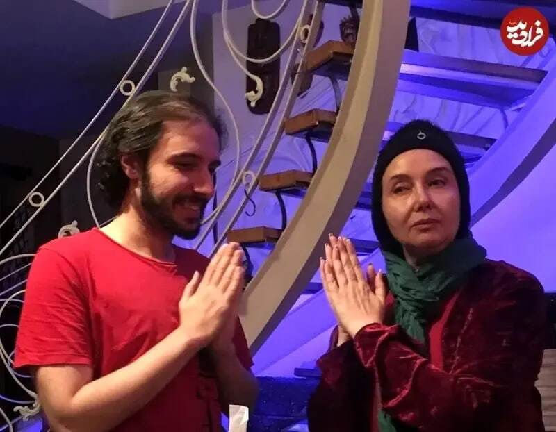 بوسه پسر جوان بر پیشانی کتایون ریاحی + عکس