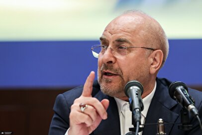 یادداشت قالیباف در دفتر یادبود مجلس ملی پاکستان+ عکس