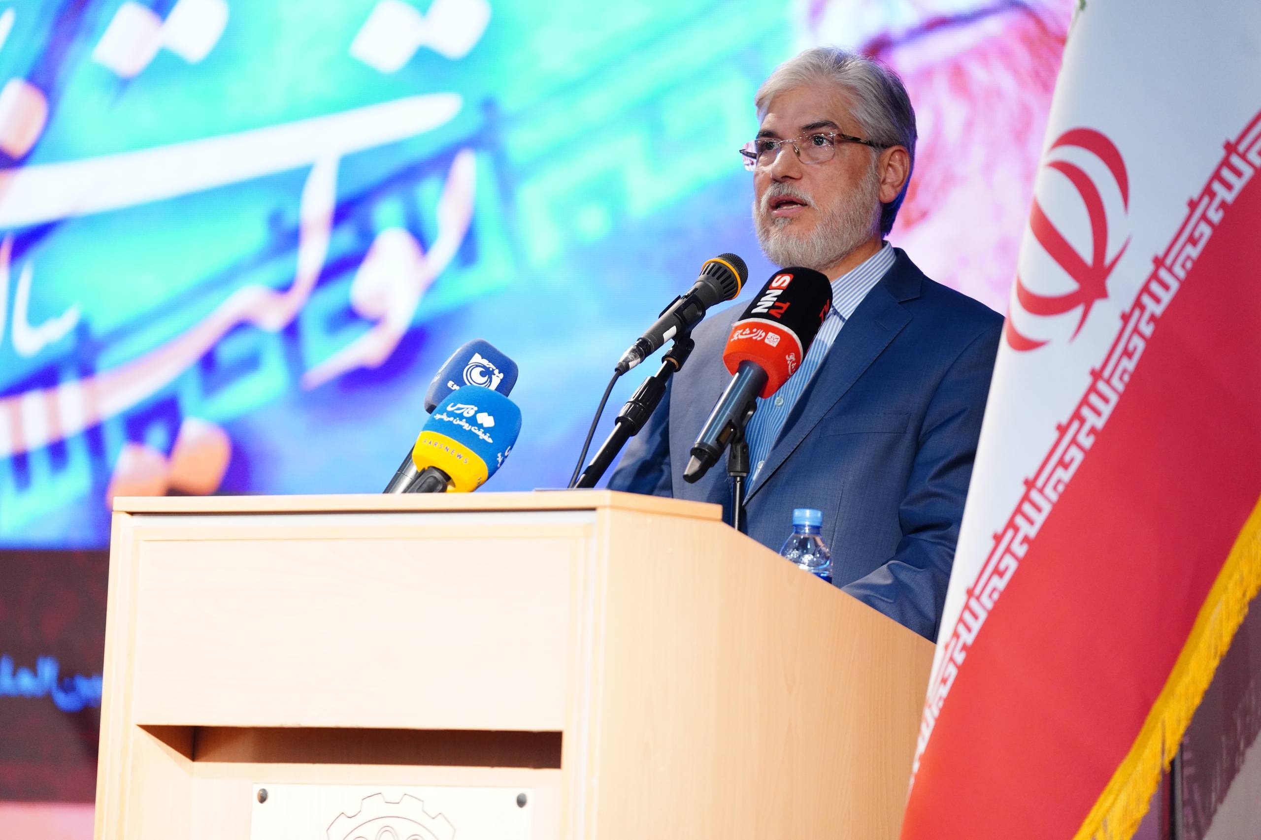 تجلیل بانک صادرات ایران از ۶۷ دانشجوی نخبه المپیادی کشور تجلیل بانک صادرات ایران از ۶۷ دانشجوی نخبه المپیادی کشور