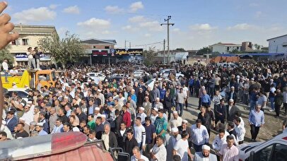 اقامه نماز بر پیکر صابر کاظمی + فیلم