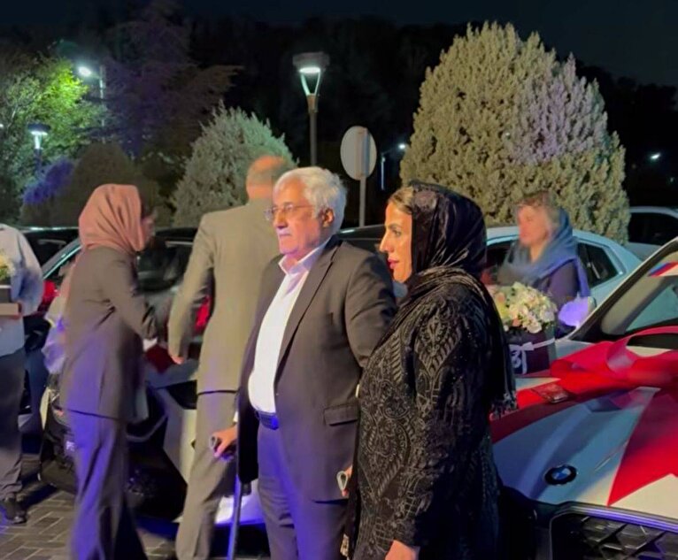 خودرو بی ام و ۲۰۲۵ بالاخره به دست جانبازان رسید / متقاضیان خودروهای وارداتی بخوانند