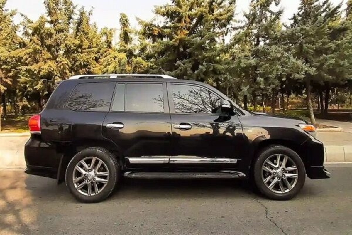 توقیف لندکروز قاچاق ۲۰۰ میلیاردی در بندرلافت