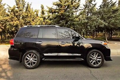 توقیف لندکروز قاچاق ۲۰۰ میلیاردی در بندرلافت