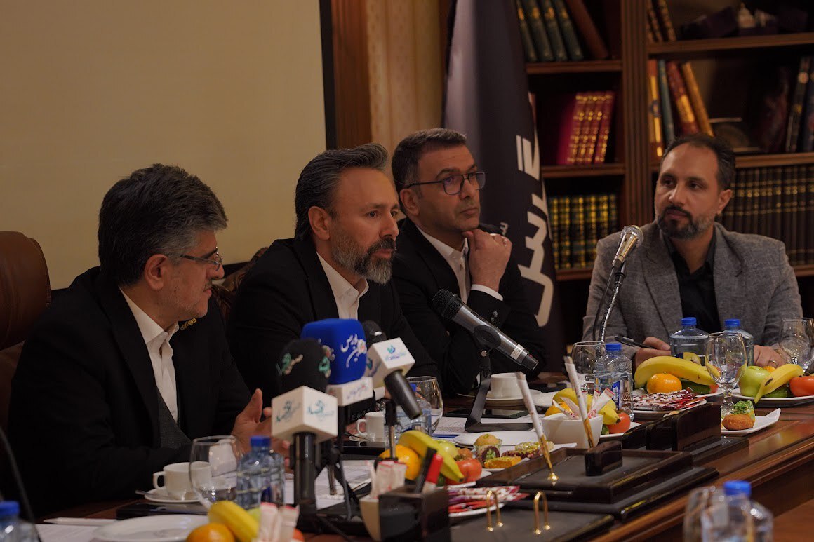 زاگرس ۲۰ همتی شد؛ صندوق طلای جواهر با ۳۰۰ درصد بازدهی در صدر زاگرس ۲۰ همتی شد؛ صندوق طلای جواهر با ۳۰۰ درصد بازدهی در صدر