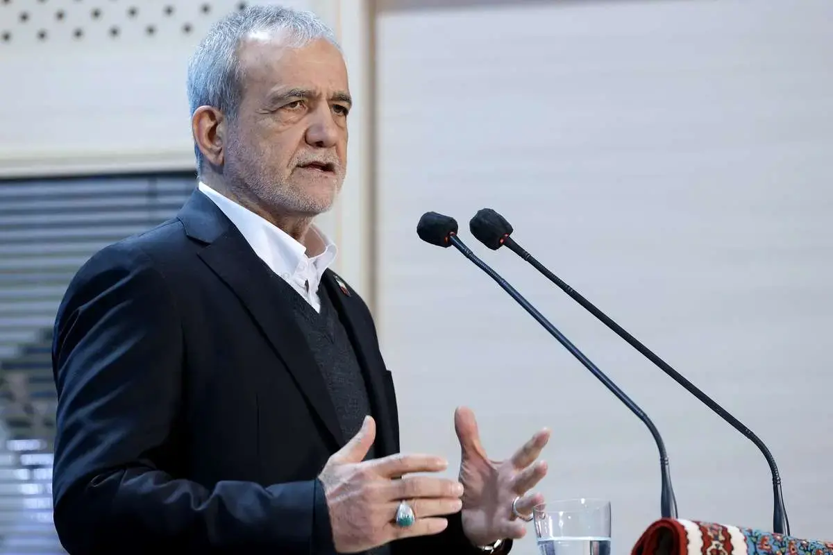 پزشکیان با لباس ورزشی در جمع شاگردان قلعه‌نویی+ عکس