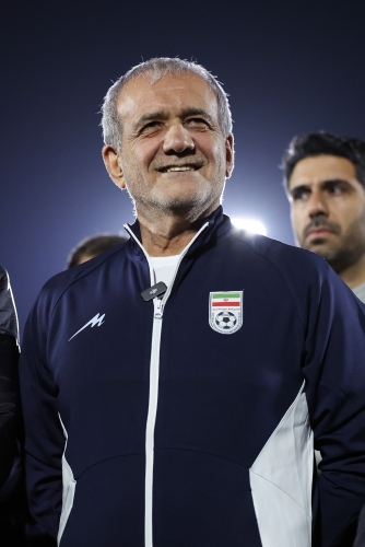 پزشکیان با لباس ورزشی در جمع شاگردان قلعه‌نویی