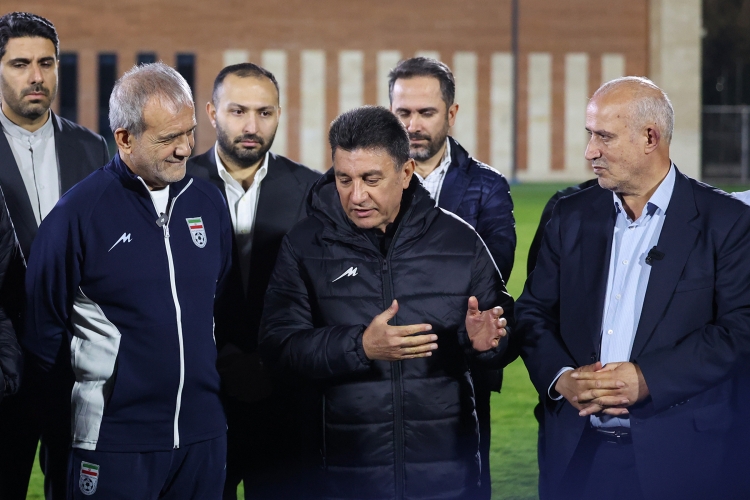 پزشکیان با لباس ورزشی در جمع شاگردان قلعه‌نویی