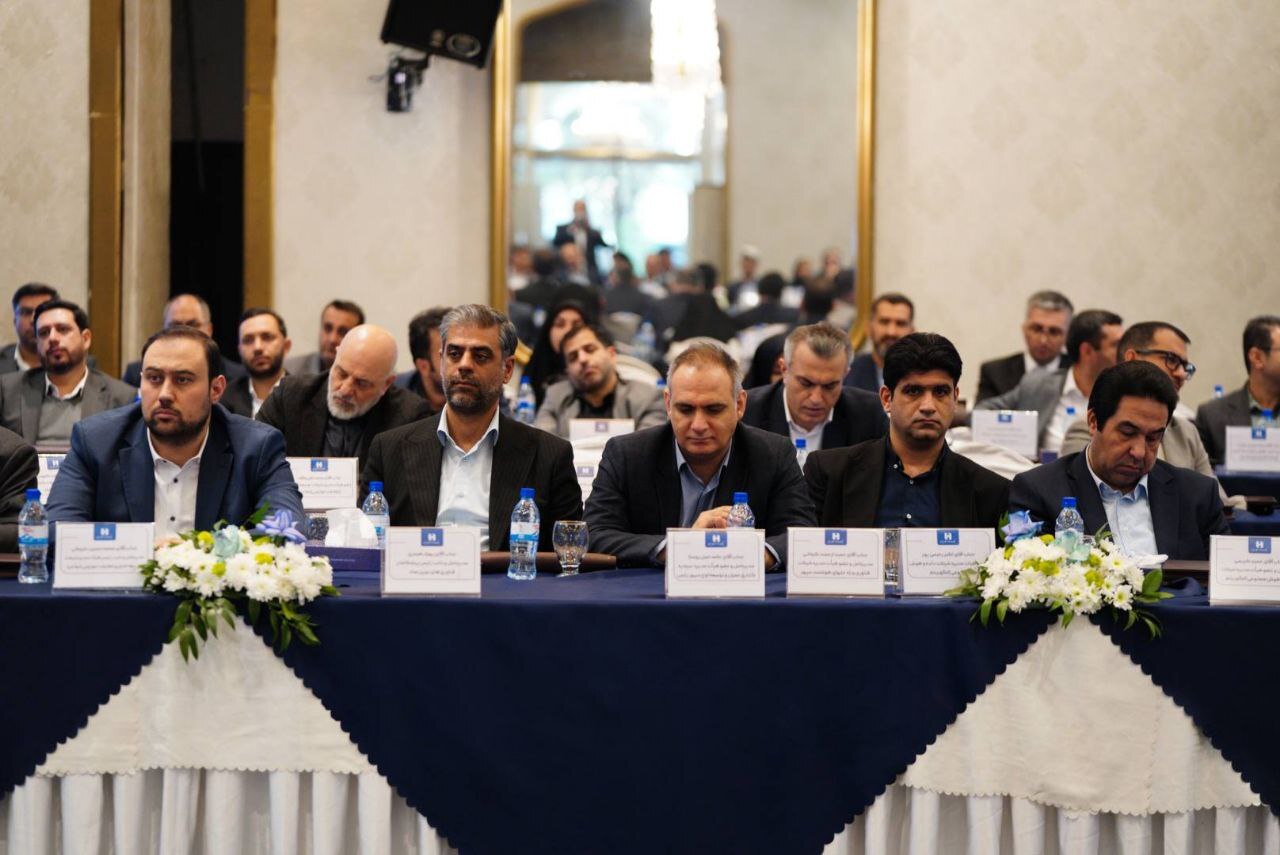 راهبرد بانک صادرات ایران خروج از بنگاه‌داری و تمرکز بر فعالیت‌های مولد و شفاف است