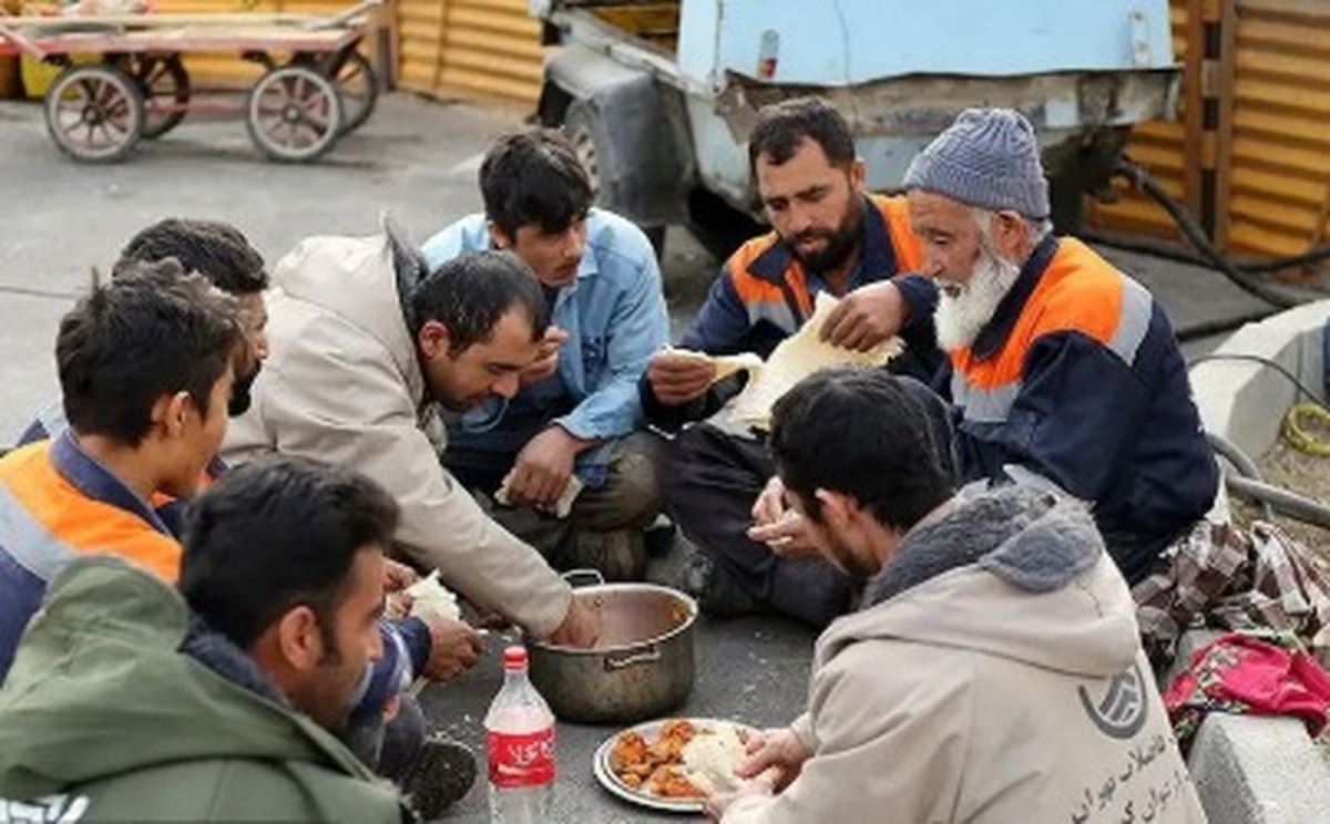 بحران معیشت کارگران / نان و ماست هم از سبد خانوار حذف می‌شود