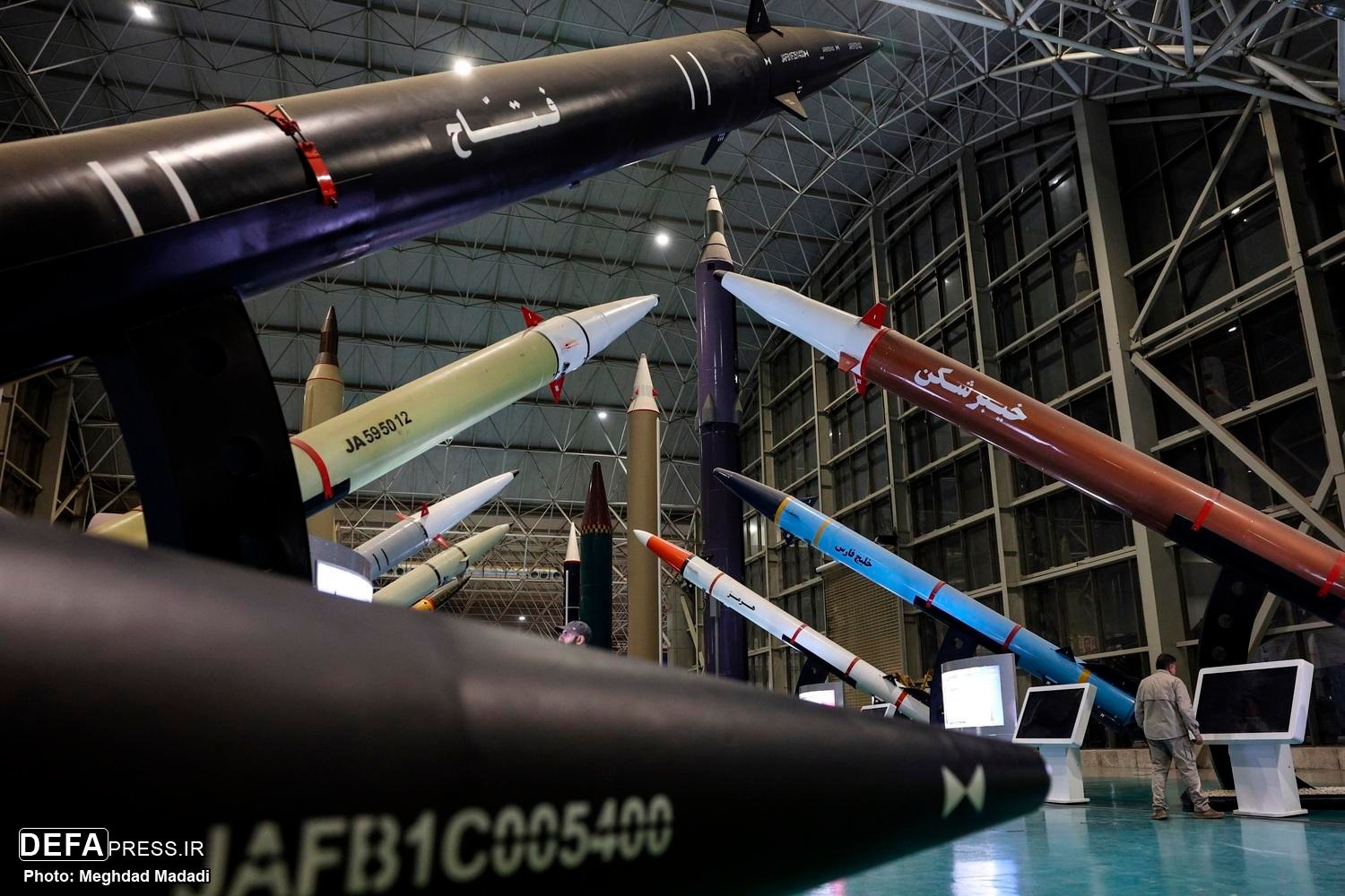 سپاه موشک‌های خود را رونمایی کرد / فتاح و خیبرشکن به میدان آمدند!