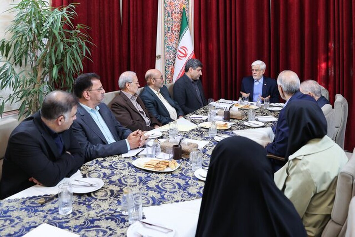 عارف: خودسوزی جوان اهوازی و خودکشی روزنامه‌نگار پیام جدی برای حاکمیت دارد