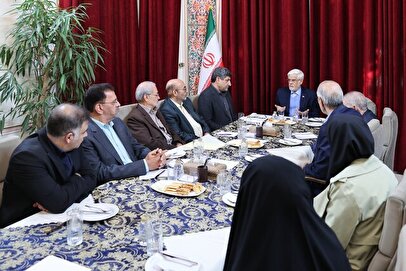 عارف: خودسوزی جوان اهوازی و خودکشی روزنامه‌نگار پیام جدی برای حاکمیت دارد