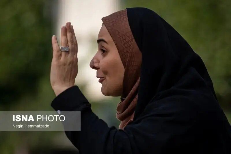 حلقه ازدواج فرزانه صادق سوژه شد + عکس