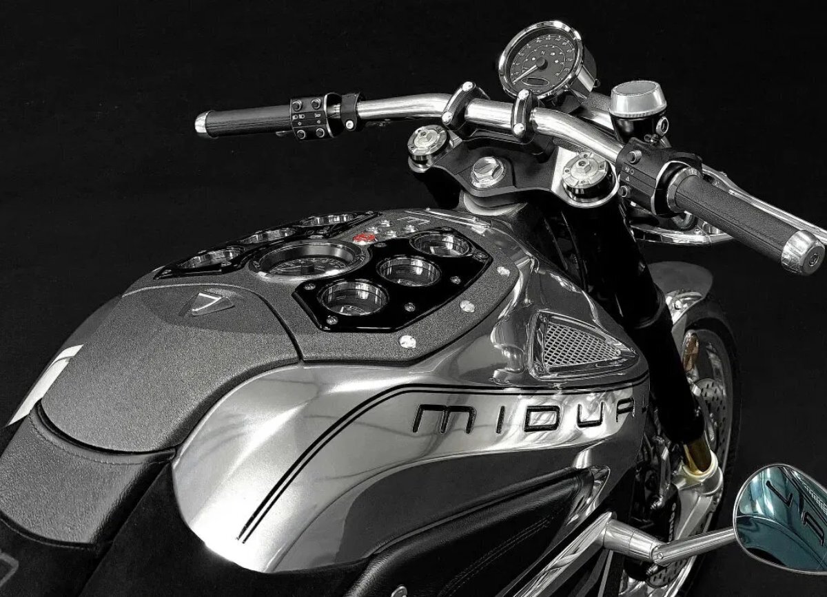 علت عجیب برای قیمت عجیب یک موتورسیکلت / این موتور هم قیمت پورشه است + تصاویر