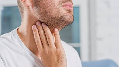 علائم گلودرد تیغی چیست؟