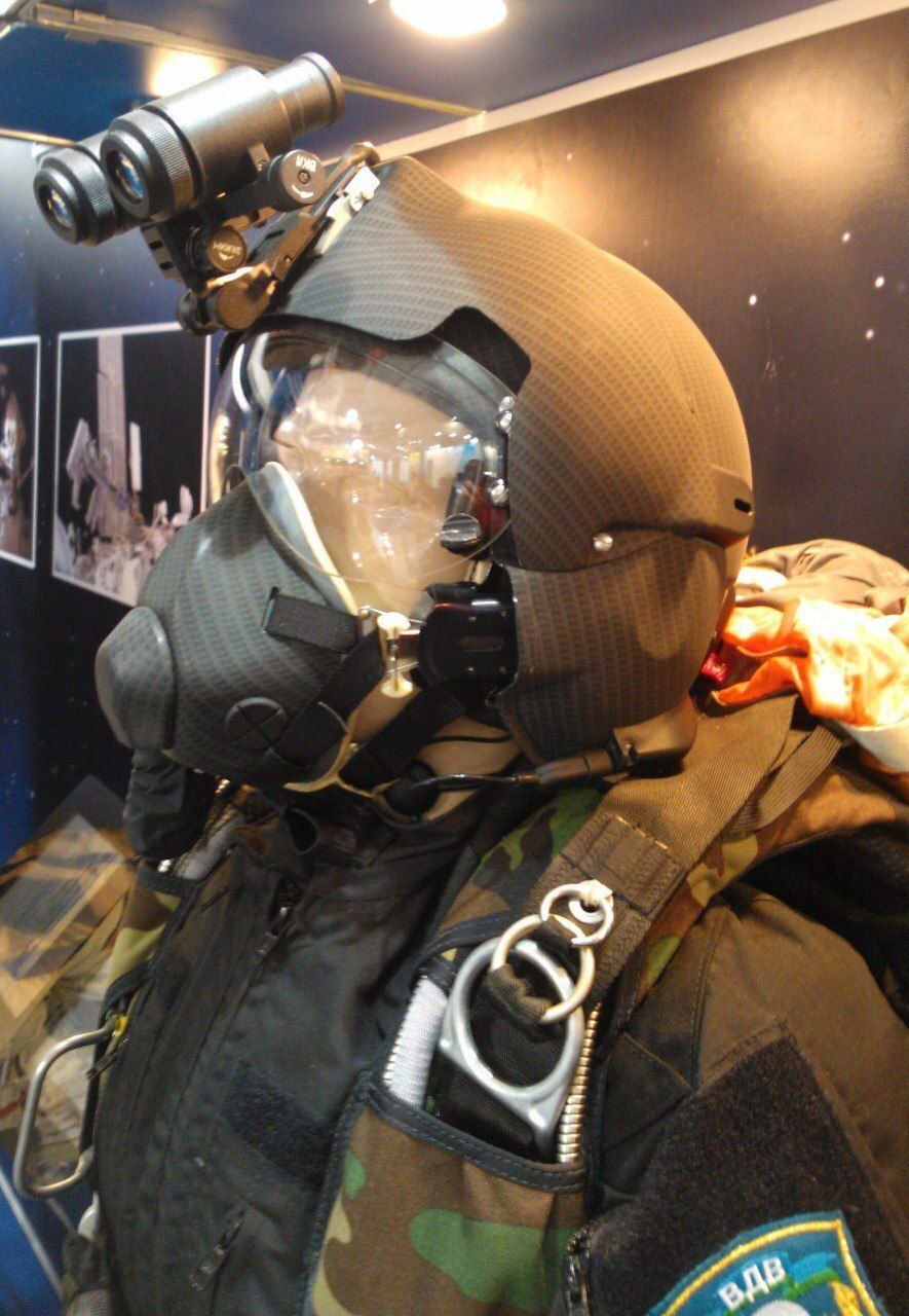 خلبان ارتش ایران با نماد سوخو-۳۵ + عکس