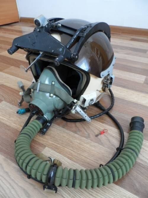 خلبان ارتش ایران با نماد سوخو-۳۵ + عکس