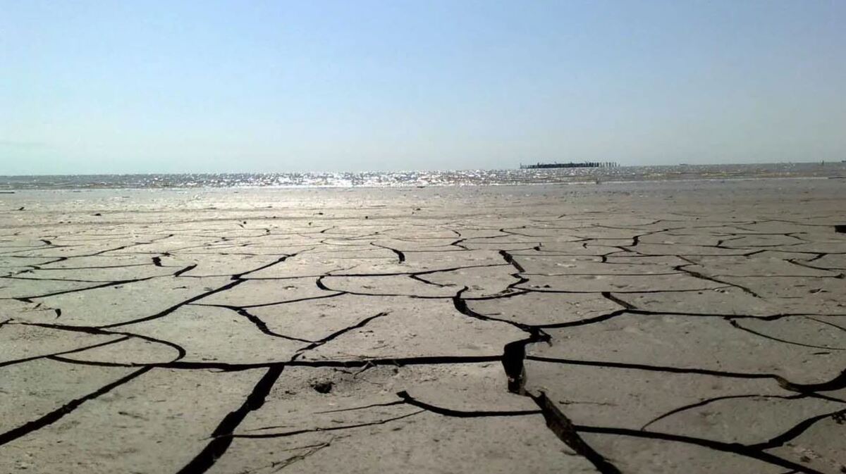 آیا دریای خزر هم به سرنوشت دریاچه ارومیه دچار می‌شود؟ / کاهش بی‌سابقه سطح آب خزر و هشدار کارشناسان + عکس