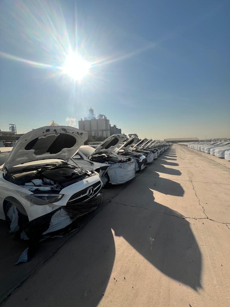 بزرگترین محموله خودرو‌های بنز وارد ایران شد / صاحب این محموله چه کسی است؟ + تصاویر