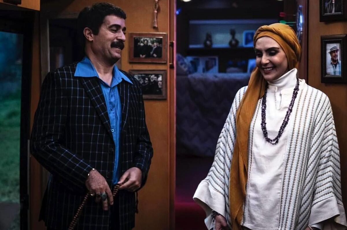 تیپ جذاب شری سریال پایتخت در عروسی آرام جعفری + عکس تیپ جذاب شری سریال پایتخت در عروسی آرام جعفری + عکس