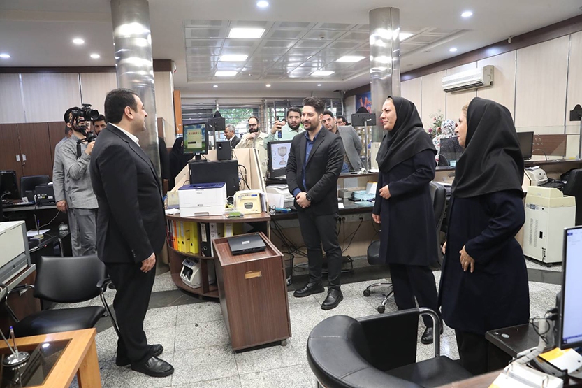 بازدید نجارزاده از برخی شعب انتقال یافته بانک سابق آینده به بانک ملی ایران/ استمرار بی وقفه خدمات به مردم و تمرکز بر مشتری مداری بازدید نجارزاده از برخی شعب انتقال یافته بانک سابق آینده به بانک ملی ایران/ استمرار بی وقفه خدمات به مردم و تمرکز بر مشتری مداری
