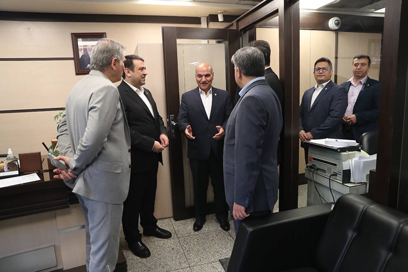 بازدید نجارزاده از برخی شعب انتقال یافته بانک سابق آینده به بانک ملی ایران/ استمرار بی وقفه خدمات به مردم و تمرکز بر مشتری مداری بازدید نجارزاده از برخی شعب انتقال یافته بانک سابق آینده به بانک ملی ایران/ استمرار بی وقفه خدمات به مردم و تمرکز بر مشتری مداری
