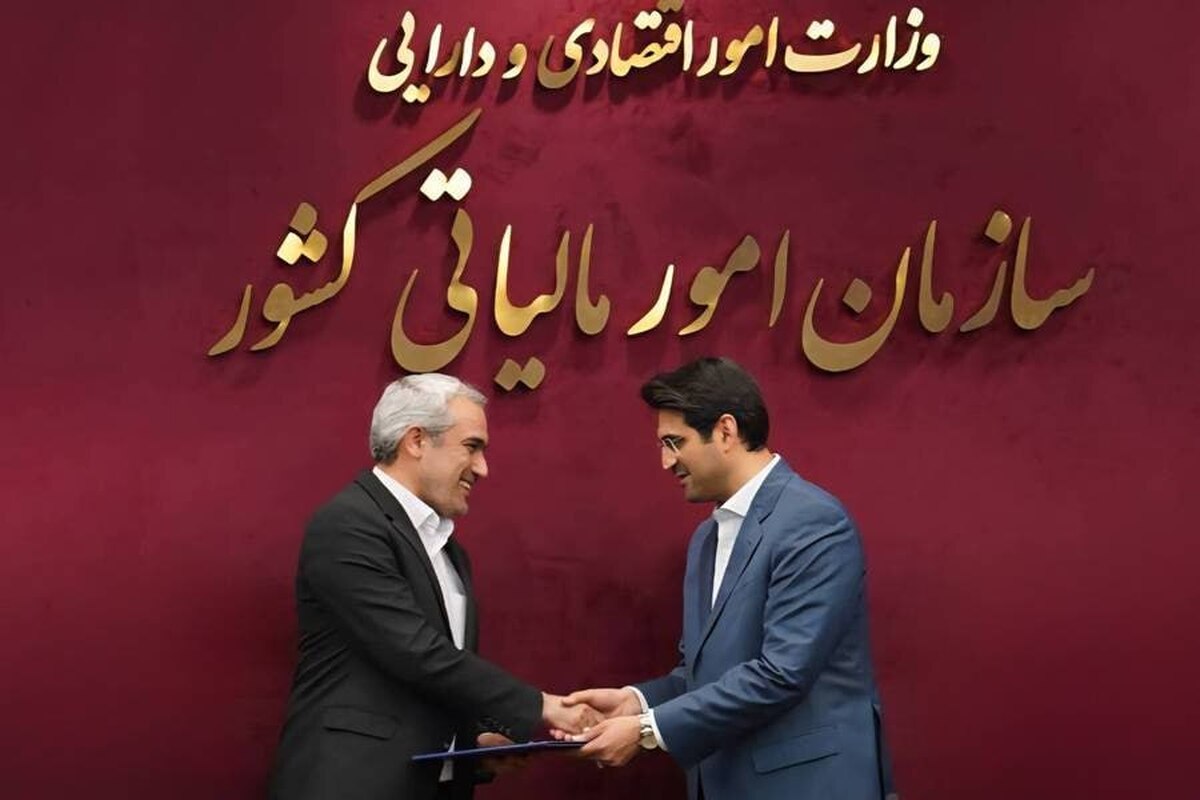 مهر تأیید وزیر اقتصاد بر برنامههای تحولی سبحانیان؛ پایان شایعات تغییر! مهر تأیید وزیر اقتصاد بر برنامههای تحولی سبحانیان؛ پایان شایعات تغییر!