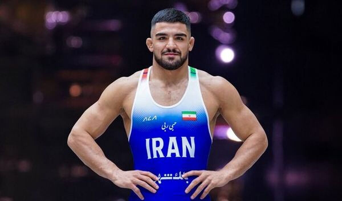 دور افتخار مبین عظیمی با پرچم ایران پس از قهرمانی جهان+ فیلم
