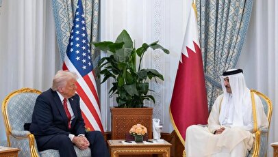 دیدار اضطراری ترامپ با امیر قطر در هواپیما + فیلم