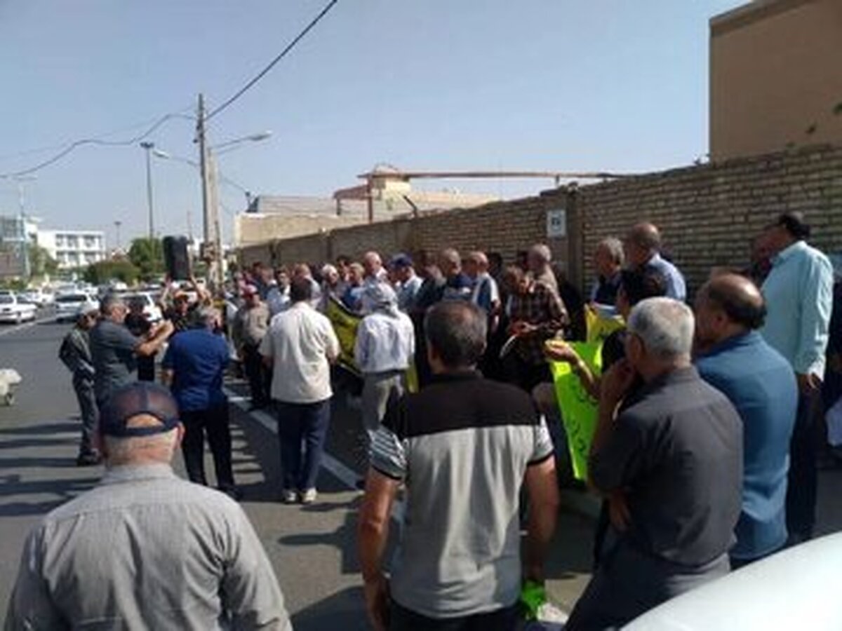 تجمع اعتراضی بازنشستگان در چند شهر کشور تجمع اعتراضی بازنشستگان در چند شهر کشور