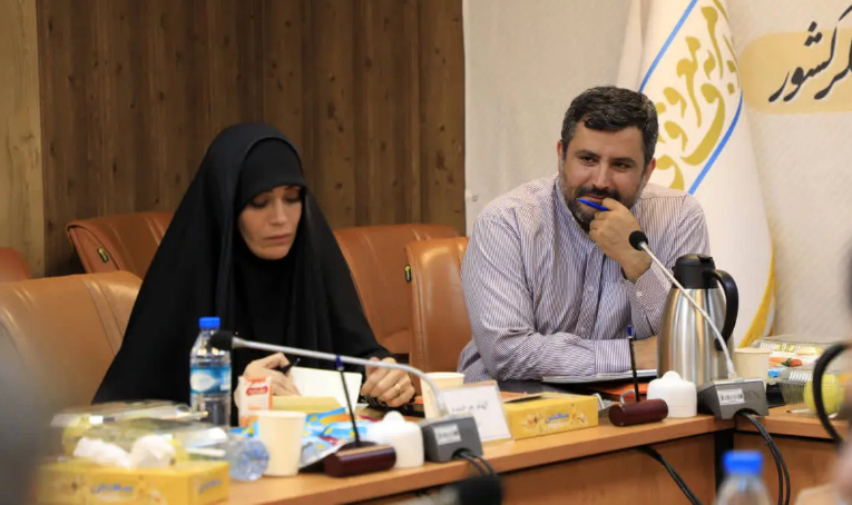 عکس جنجالی از الهام چرخنده در ستاد امر به معروف عکس جنجالی از الهام چرخنده در ستاد امر به معروف