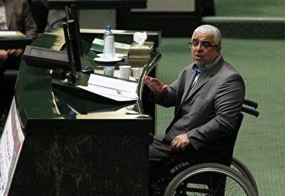 نماینده پیشین: نمایندگان مجلس دوازدهم به کرسی چمدان‌کشی روس‌ها رسیده‌اند