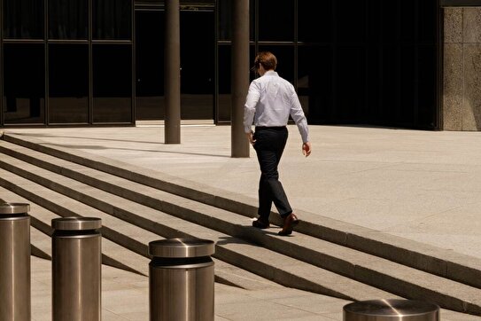 حذف ده‌ها هزار شغل اداری در آمریکا همزمان با گسترش هوش مصنوعی