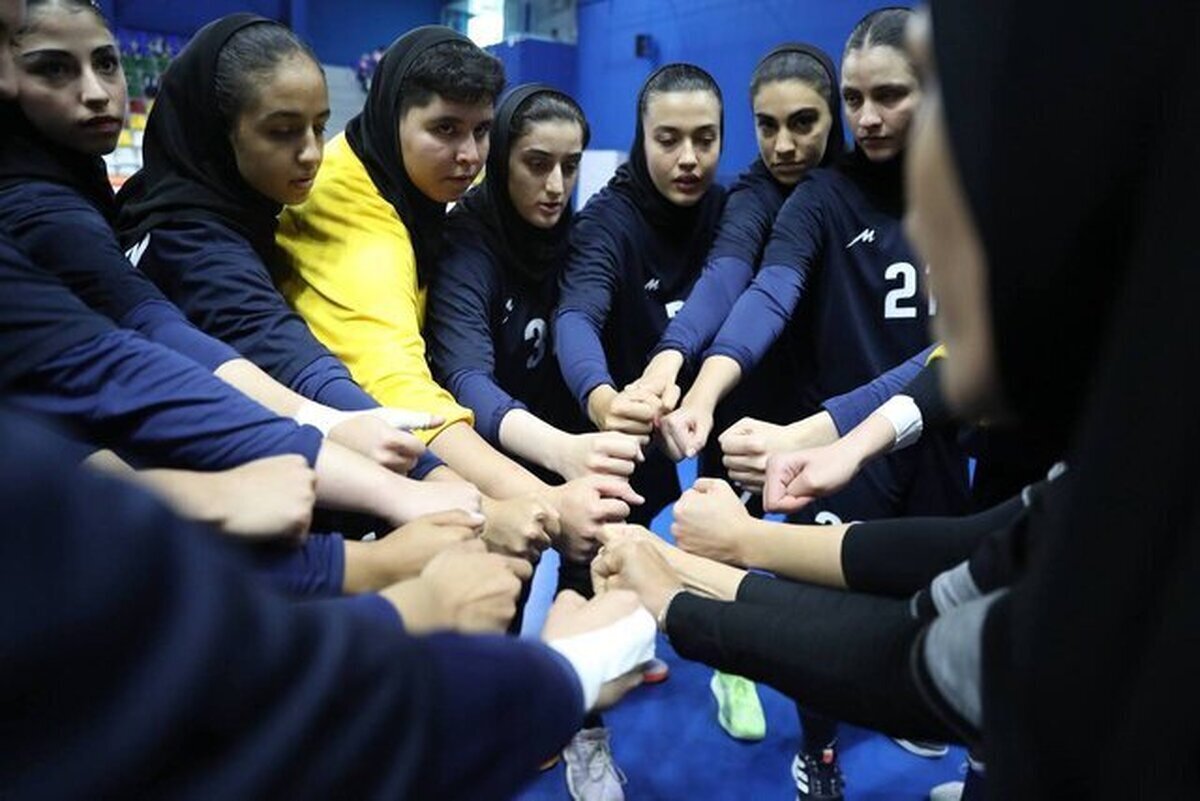 ادای احترام نظامی بانوان ملیپوش پس از طلای آسیایی+فیلم ادای احترام نظامی بانوان ملیپوش پس از طلای آسیایی+فیلم