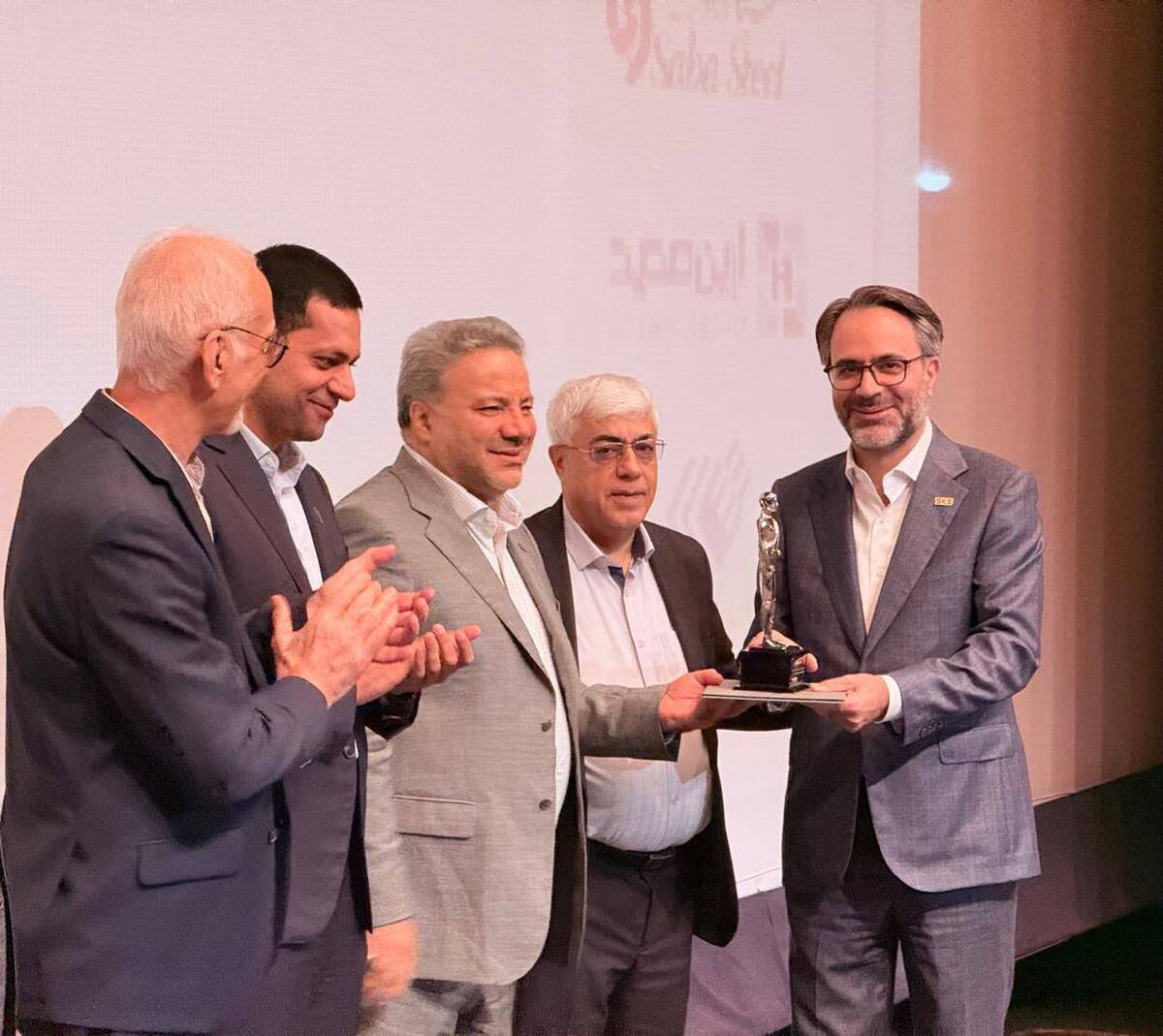 اختتامیه سمپوزیوم ۴۰۴ برگزار شد
حاتمی مدیر برجسته صنعت فولاد کشور در سال ۱۴۰۴ در بخش دولتی و عمومی  شد