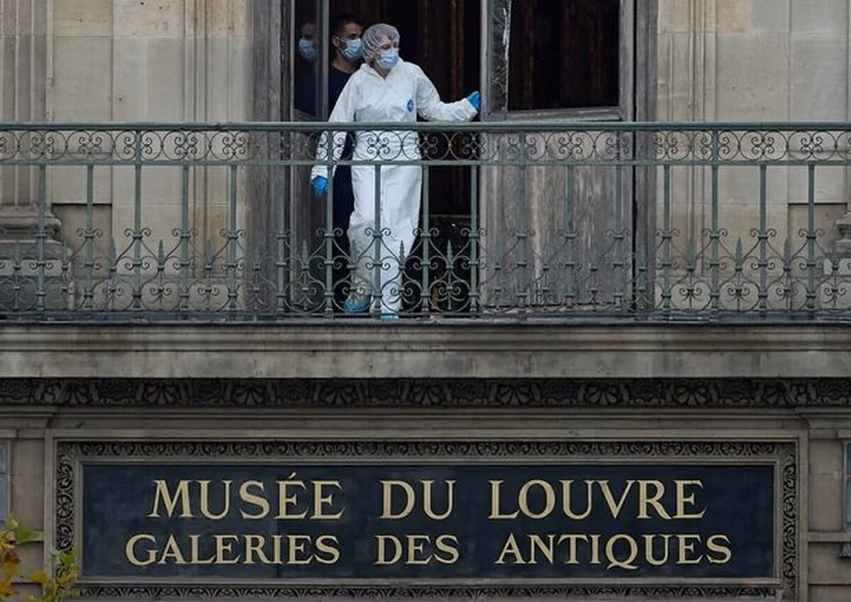 پلیس فرانسه همچنان به دنبال سارقان جواهرات موزه لوور