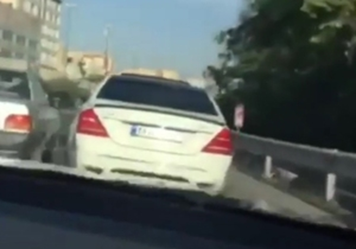 مزاحمت جنون‌آمیز مرد جوان برای راننده زن+ فیلم