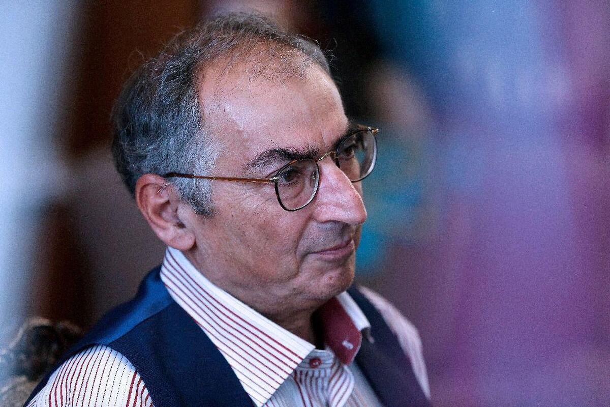 زیباکلام: آقای عراقچی آزمایش هستهای فقط برای ترامپ خط قرمز است؟+ عکس زیباکلام: آقای عراقچی آزمایش هستهای فقط برای ترامپ خط قرمز است؟+ عکس