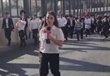 خبرنگار اسرائیلی به دلیل بی‌حجابی مورد حمله قرار گرفت!