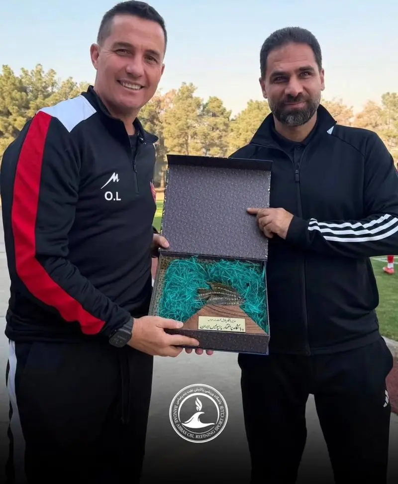 هدیه جالب به اوسمار قبل از بازی دوستانه