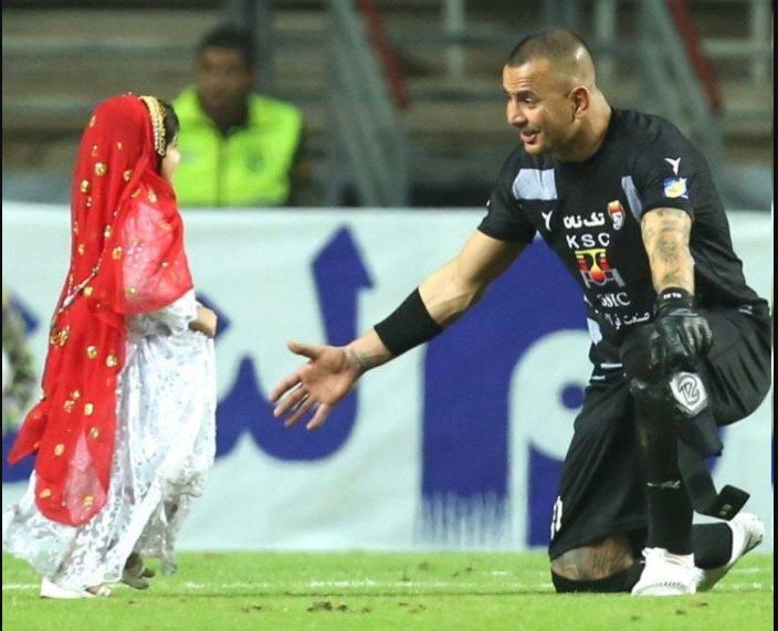 جالبترین جیمی جامپ ایران/ دختری که با عبور از مأموران خود را به یک پرسپولیسی رساند + تصاویر جالبترین جیمی جامپ ایران/ دختری که با عبور از مأموران خود را به یک پرسپولیسی رساند + تصاویر