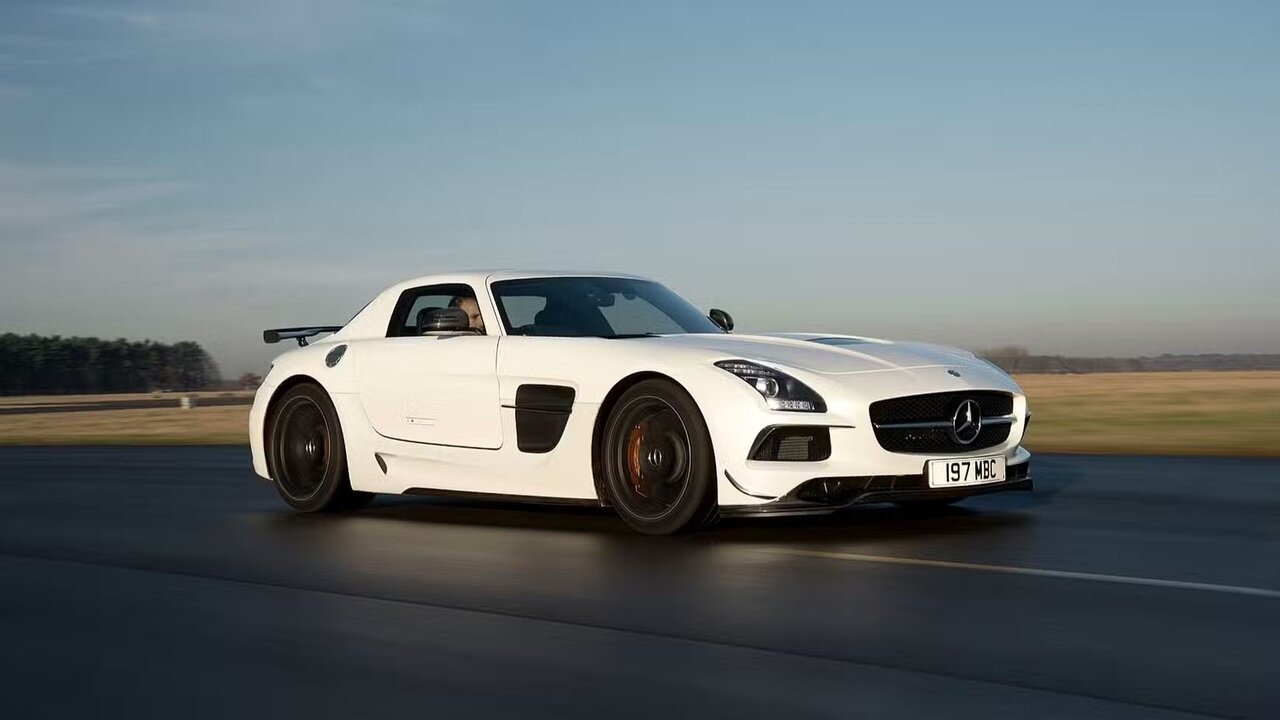 راننده مرسدس در انفجار جان سالم به در برد / داستان SLS AMG افسانه‌ای
