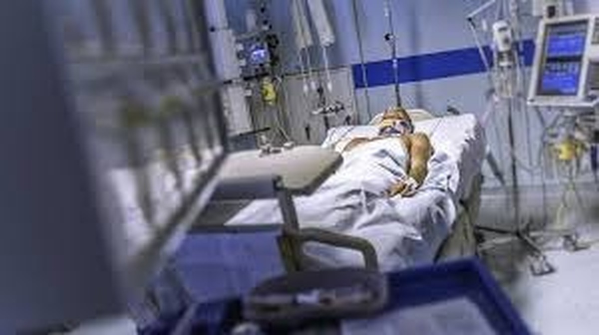 وضعیت رضا امیرخانی بحرانی است / مردم دعا کنند