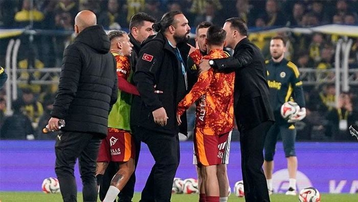 کتک‌کاری بین بازیکنان پیش از شروع دربی + تصاویر