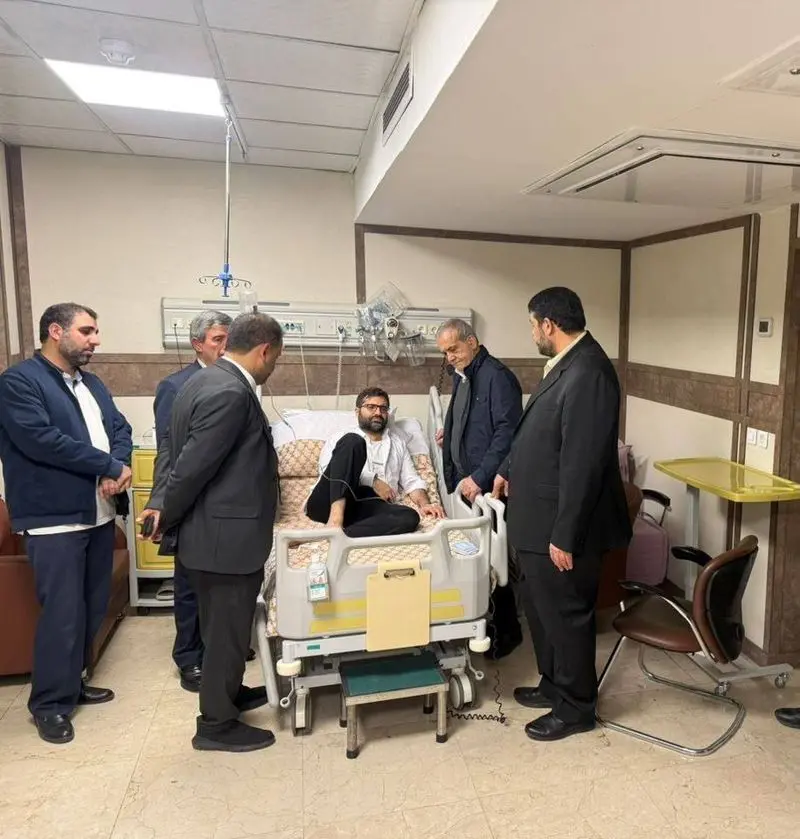 عیادت پزشکیان از سقاب اصفهانی