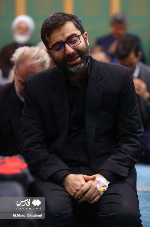 وداع معاون رئیس جمهور با همسر و دخترش/ تصاویری تلخ از مراسم ترحیم خانواده سقاب اصفهانی